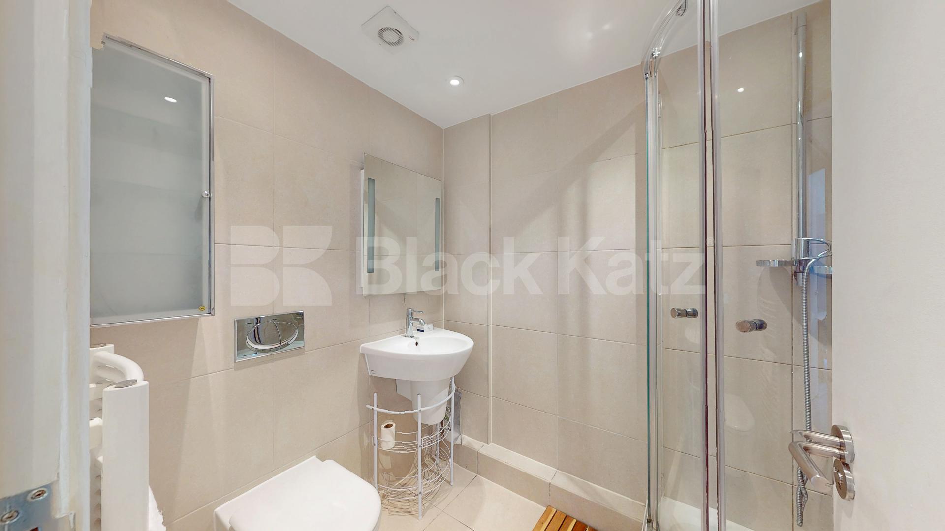 Bright & Spacious 2 Bed Apartment Moments from King’s Cross York Way, Holloway
